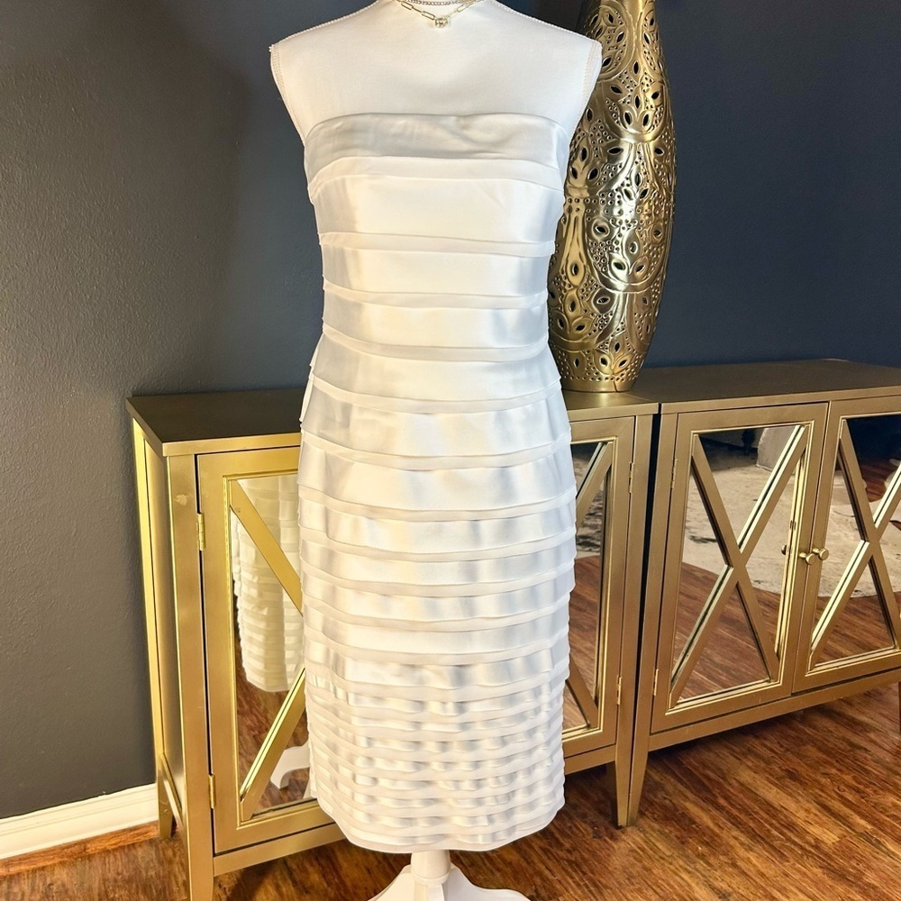 NWT White House Black Market  Strapless White Satin Cocktail Dress – Size 6 - Picture 3 of 8